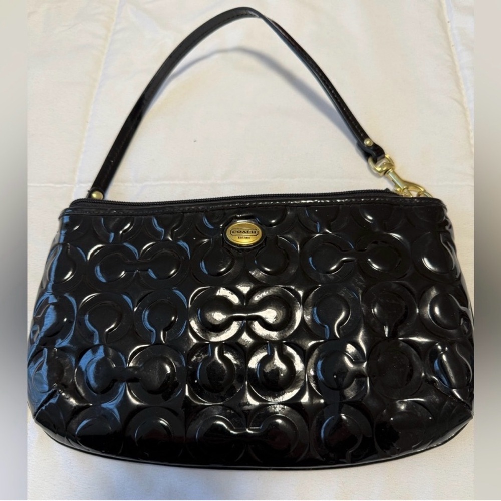Gorgeous Y2k Liquid Glossy Black Coach pouch Baguette